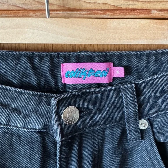 Edikted Vyxen Vintage Washed Low Rise Jeans in Black Washed - Picture 6 of 6